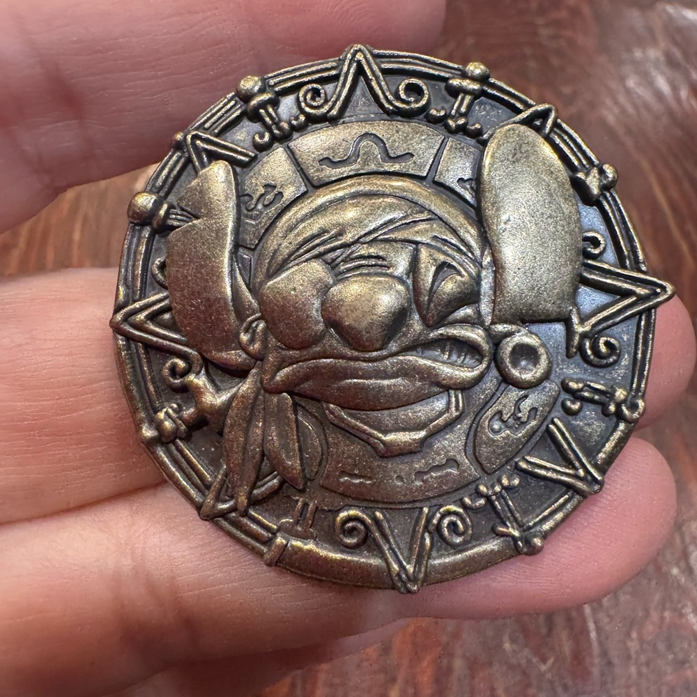 DISNEY Pin Stitch Pirates of the Caribbean Character Coin Pin #62904